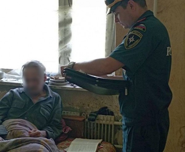В Черняховске силовики предупредили социально слабых о вреде курения В Черняховске силовики предупредили социально слабых о вреде курения