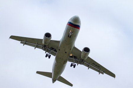 Калининградцам предложили летать через Санкт-Петербург Калининградцам предложили летать через Санкт-Петербург