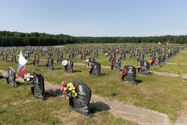 Негде хоронить военных: как мемориал в Медведевке оказался на грани закрытия Негде хоронить военных: как мемориал в Медведевке оказался на грани закрытия
