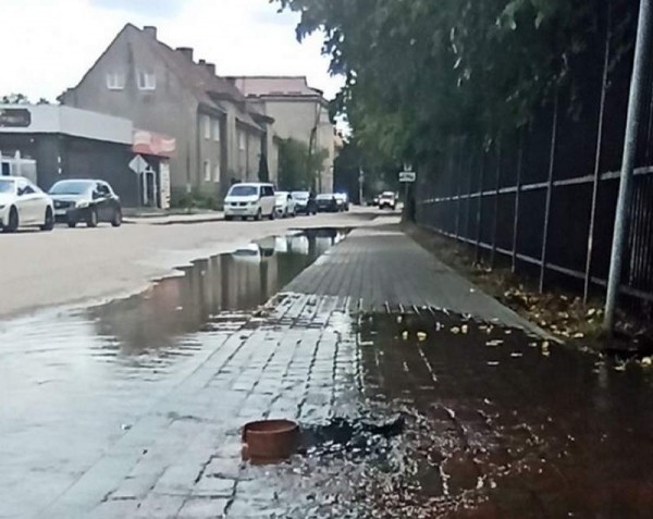 В центре Гвардейска внезапно забил фонтан