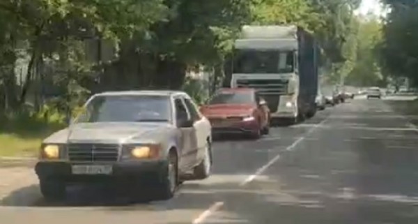 Калининград оцепенел от свежих видео очередей из машин к морю