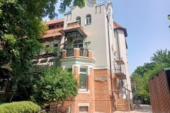 
						В Калининграде завершают ремонт старинного дома с гаргульями на Комсомольской  (фото)											