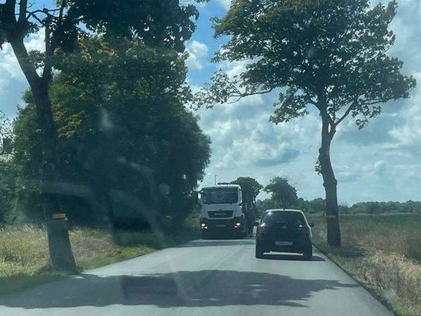 Водители жалуются на зауживание дороги &laquo;ужаса&raquo; на Янтарный