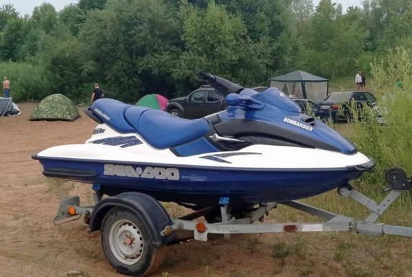 Под Гвардейском водитель гидроцикла испортил лица двум девочкам
