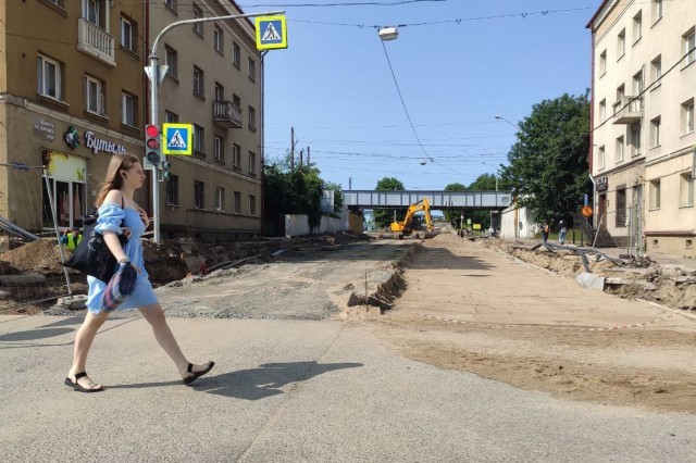 Первый слой асфальта на подъездах к мосту на улице Суворова уложат в конце июля
Первый слой асфальта на подъездах к мосту на улице Суворова уложат в конце июля
