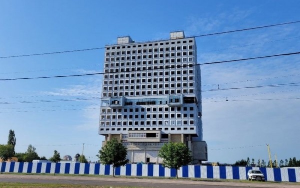 На месте Дома Советов предложили разбить лужайки На месте Дома Советов предложили разбить лужайки