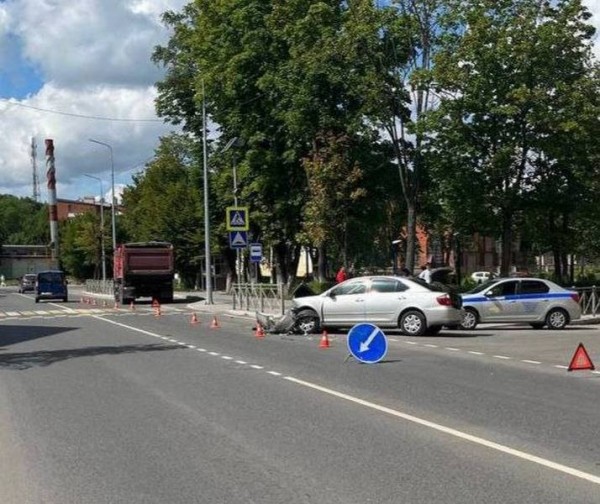 В Черняховске &laquo;Тойота&raquo; лишилась двигателя в схватке с грузовиком
