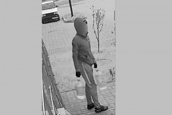 Бензиновый вампир ослепил дома на улице Емельянова Бензиновый вампир ослепил дома на улице Емельянова
