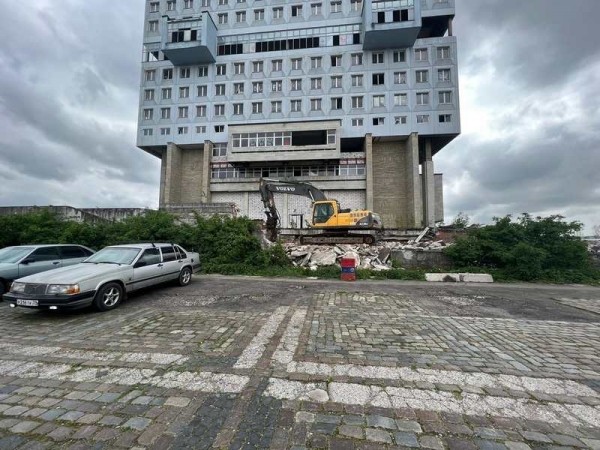 После сноса Дома Советов открытой парковки не будет После сноса Дома Советов открытой парковки не будет