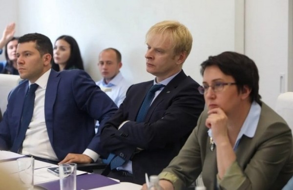 Алиханов и министры нашли себе подработку в Калининграде Алиханов и министры нашли себе подработку в Калининграде