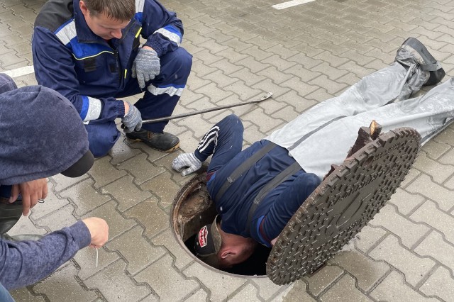 На закрытом участке Гагаринского ручья в Калининграде обнаружили крупный источник загрязнения
На закрытом участке Гагаринского ручья в Калининграде обнаружили крупный источник загрязнения